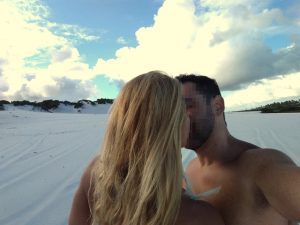 marina e marcio em praia de nudismo